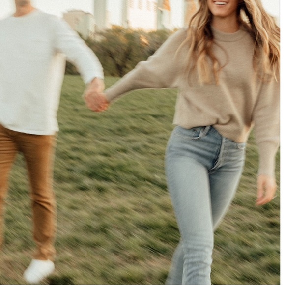 Aritzia Cashmere Sweater - The Group Babaton - Picture 2 of 9